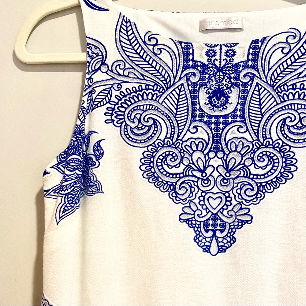 Promod French boutique white summer shift dress with blue embroidery - Picture 2 of 8
